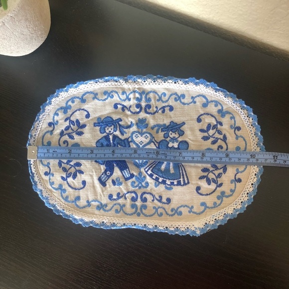 Vintage blue table decor doily - Picture 2 of 3